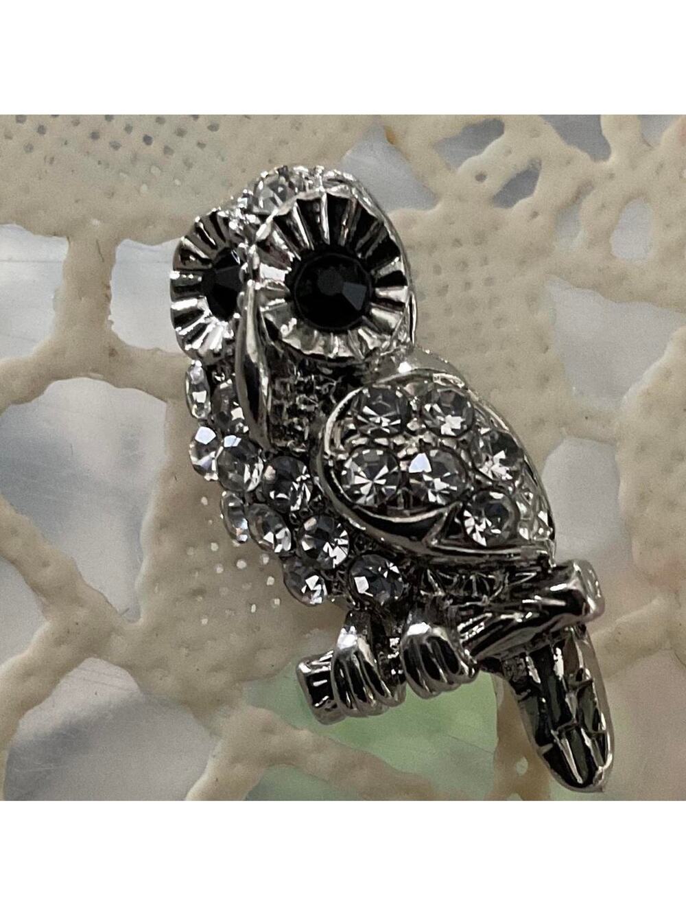 New Silver tone owl brooch adorned with sparkly rhinestones Pin Brooch